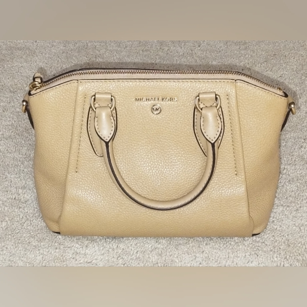 Michael Kors Sienna Tan Pebbles Leather Messenger/ Crossbody. Used- Very Good